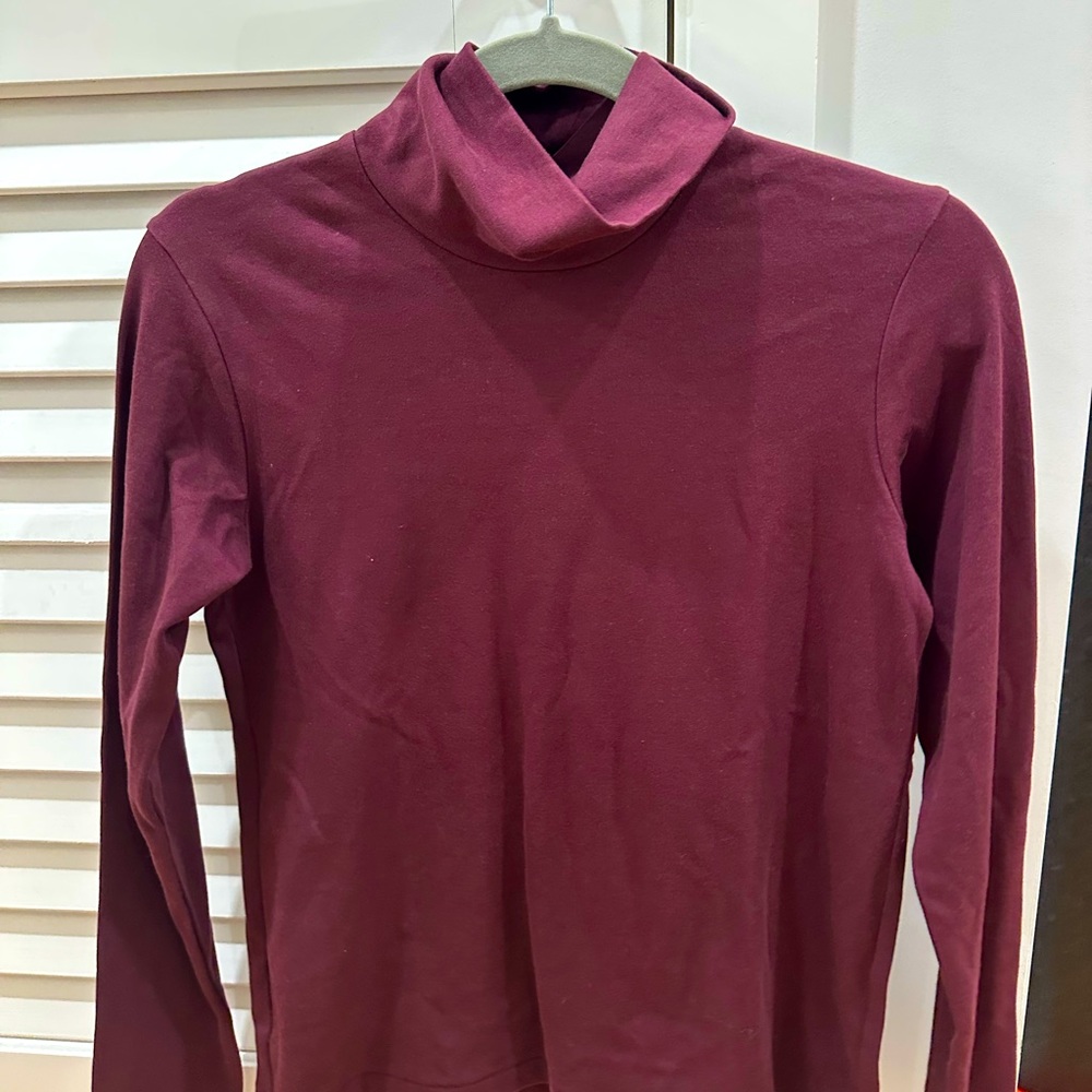 UNIQLO Turtleneck in Maroon XS Brand New